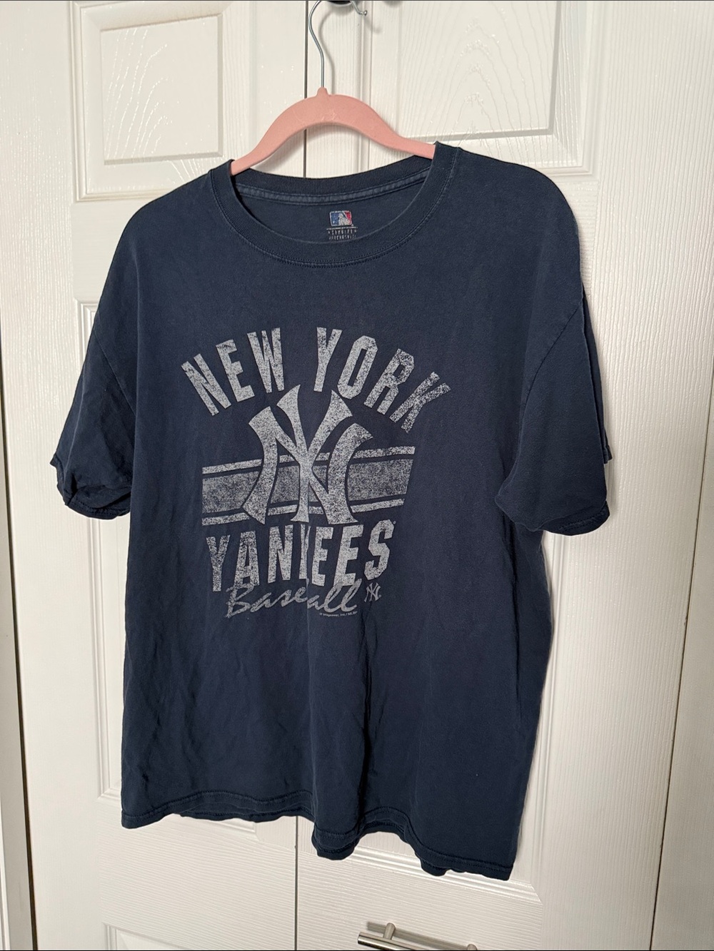 MLB New York Yankees Navy Graphic Shirt